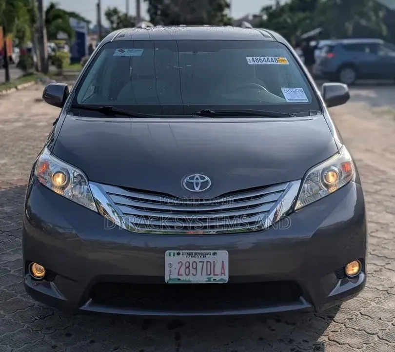 Toyota Sienna LE 7-Passenger Mobility 4dr Minivan (3.5L 6cyl 6A) 2014
