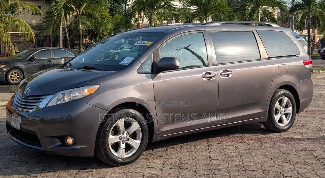 Toyota Sienna LE 7-Passenger Mobility 4dr Minivan (3.5L 6cyl 6A) 2014