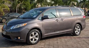 Toyota Sienna LE 7-Passenger Mobility 4dr Minivan (3.5L 6cyl 6A) 2014