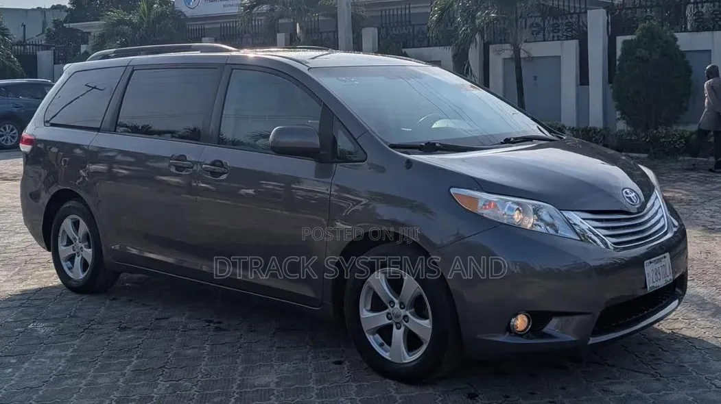 Toyota Sienna LE 7-Passenger Mobility 4dr Minivan (3.5L 6cyl 6A) 2014