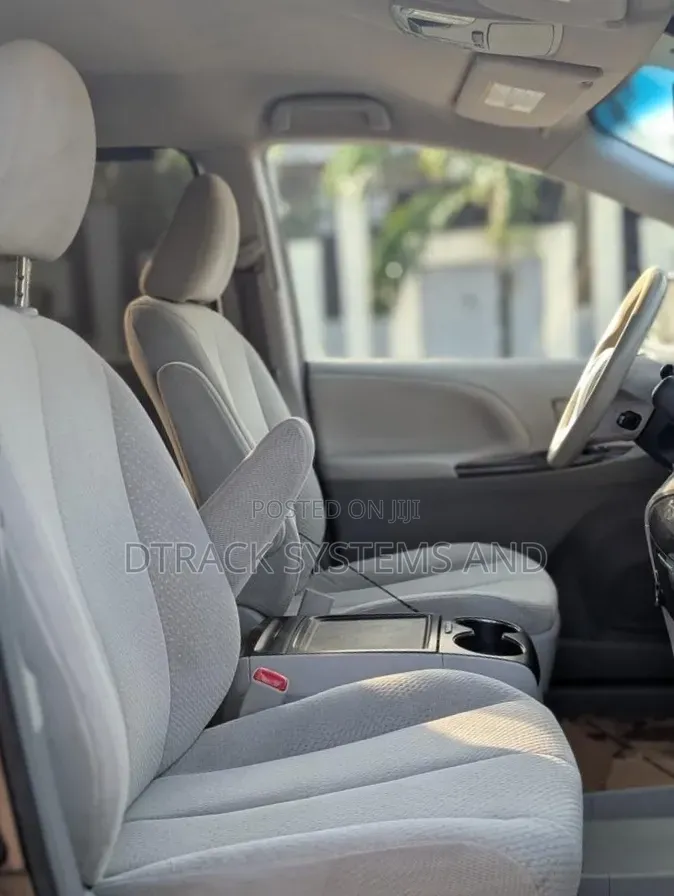 Toyota Sienna LE 7-Passenger Mobility 4dr Minivan (3.5L 6cyl 6A) 2014
