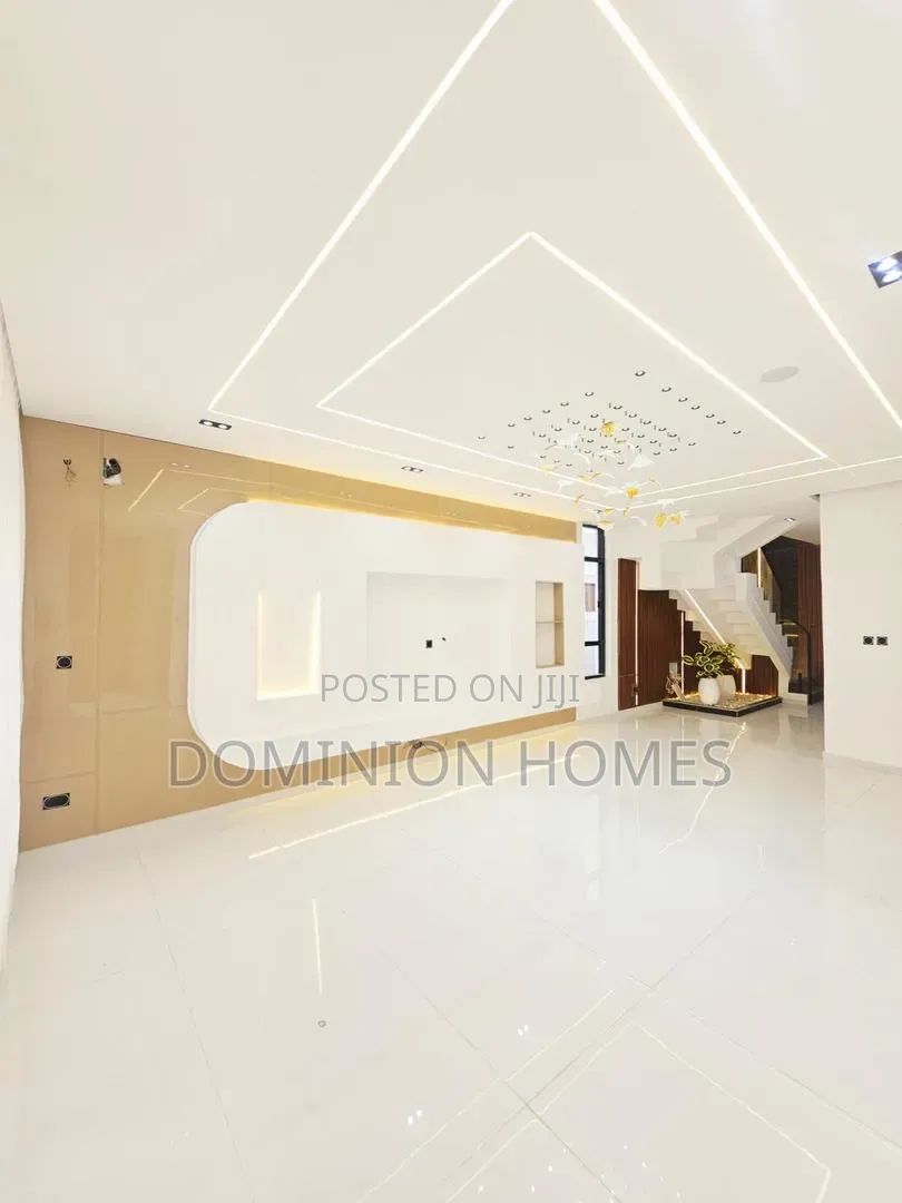 5bdrm Duplex in Chevron for sale
