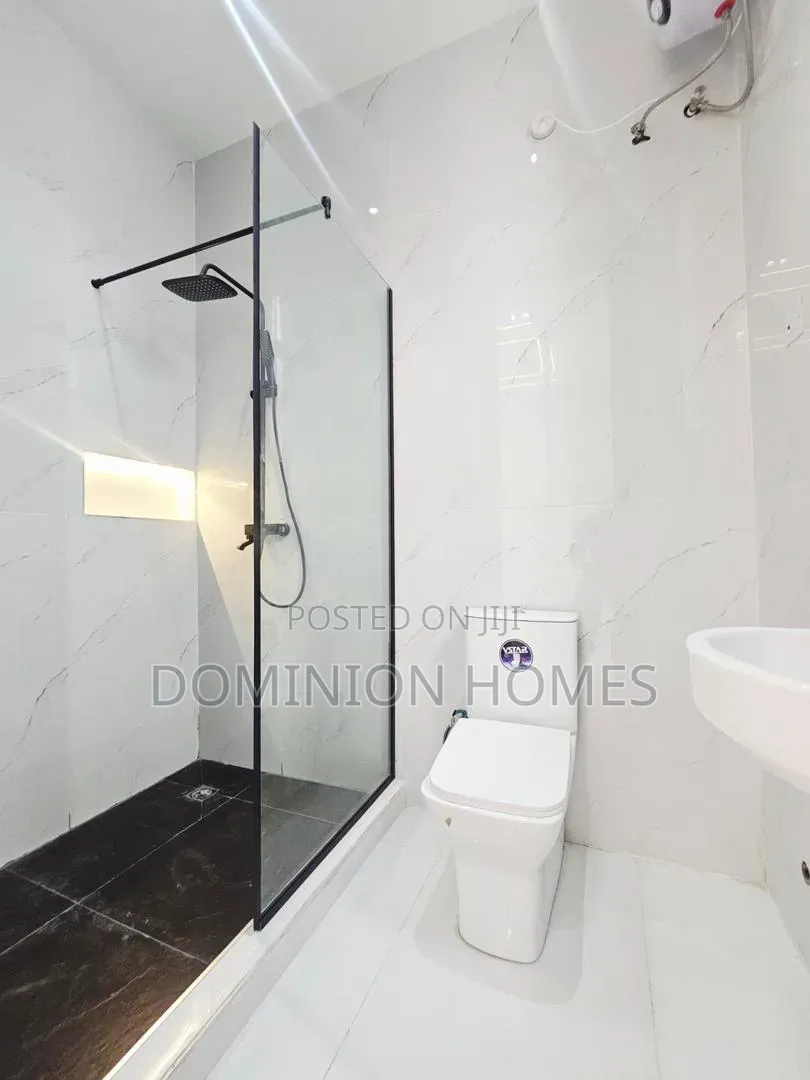 5bdrm Duplex in Chevron for sale