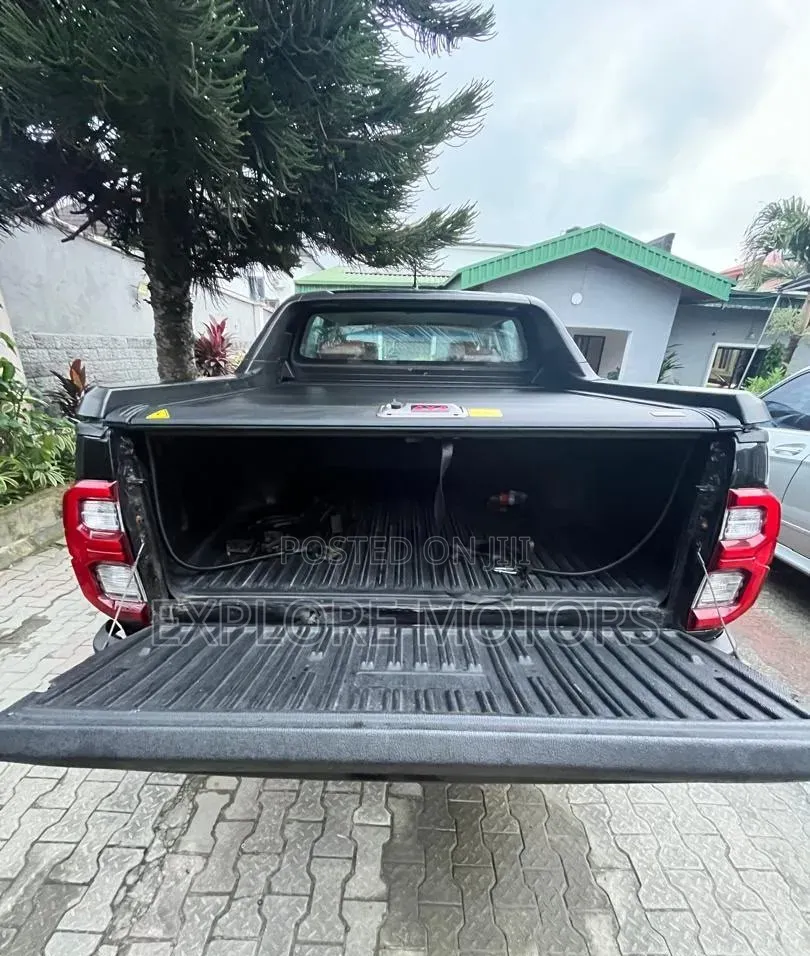 Toyota Hilux 2023 Black