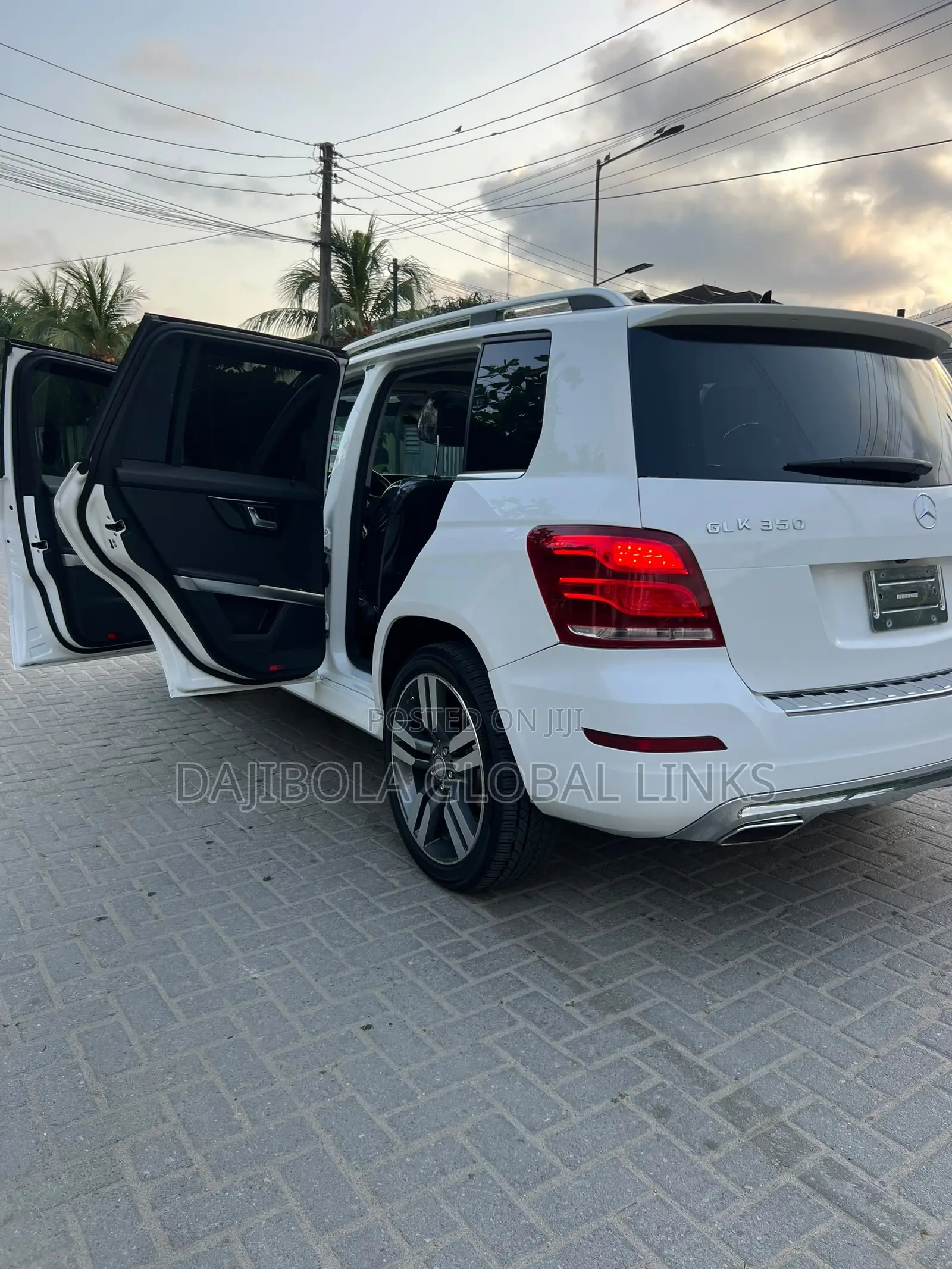 Mercedes-Benz GLK-Class Base GLK 350 4dr AWD 4MATIC (3.5L 6cyl 7A) 2015