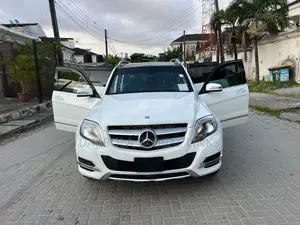 Mercedes-Benz GLK-Class Base GLK 350 4dr AWD 4MATIC (3.5L 6cyl 7A) 2015
