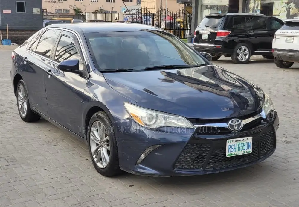 Toyota Camry LE 4dr Sedan (2.5L 4cyl 6A) 2017 Blue