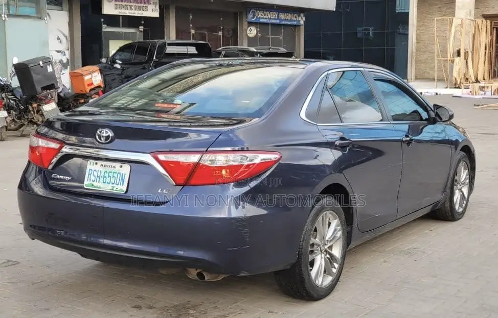 Toyota Camry LE 4dr Sedan (2.5L 4cyl 6A) 2017 Blue
