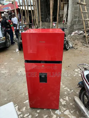 Hisense 204L Double Door Refrigerator With Water Dispenser