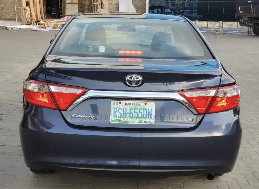 Toyota Camry LE 4dr Sedan (2.5L 4cyl 6A) 2017 Blue