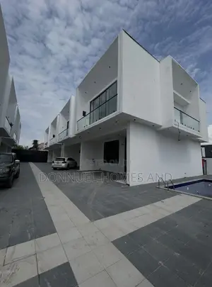 4bdrm Townhouse / Terrace in Ikota for rent