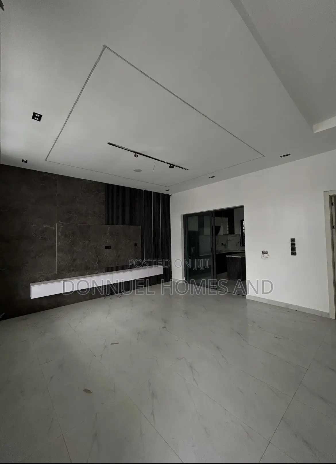 4bdrm Townhouse / Terrace in Ikota for rent