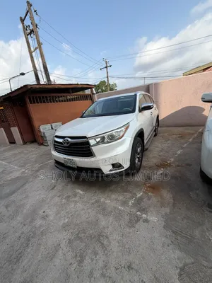 Toyota Highlander XLE V6 4x4 (3.5L 6cyl 6A) 2016 White