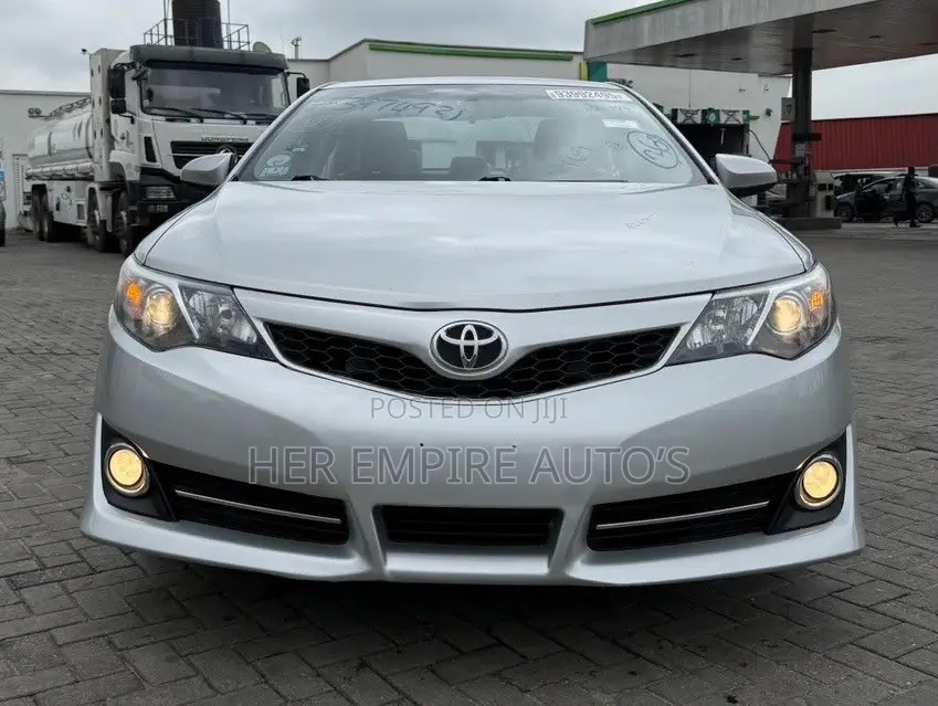 Toyota Camry 2010 Silver