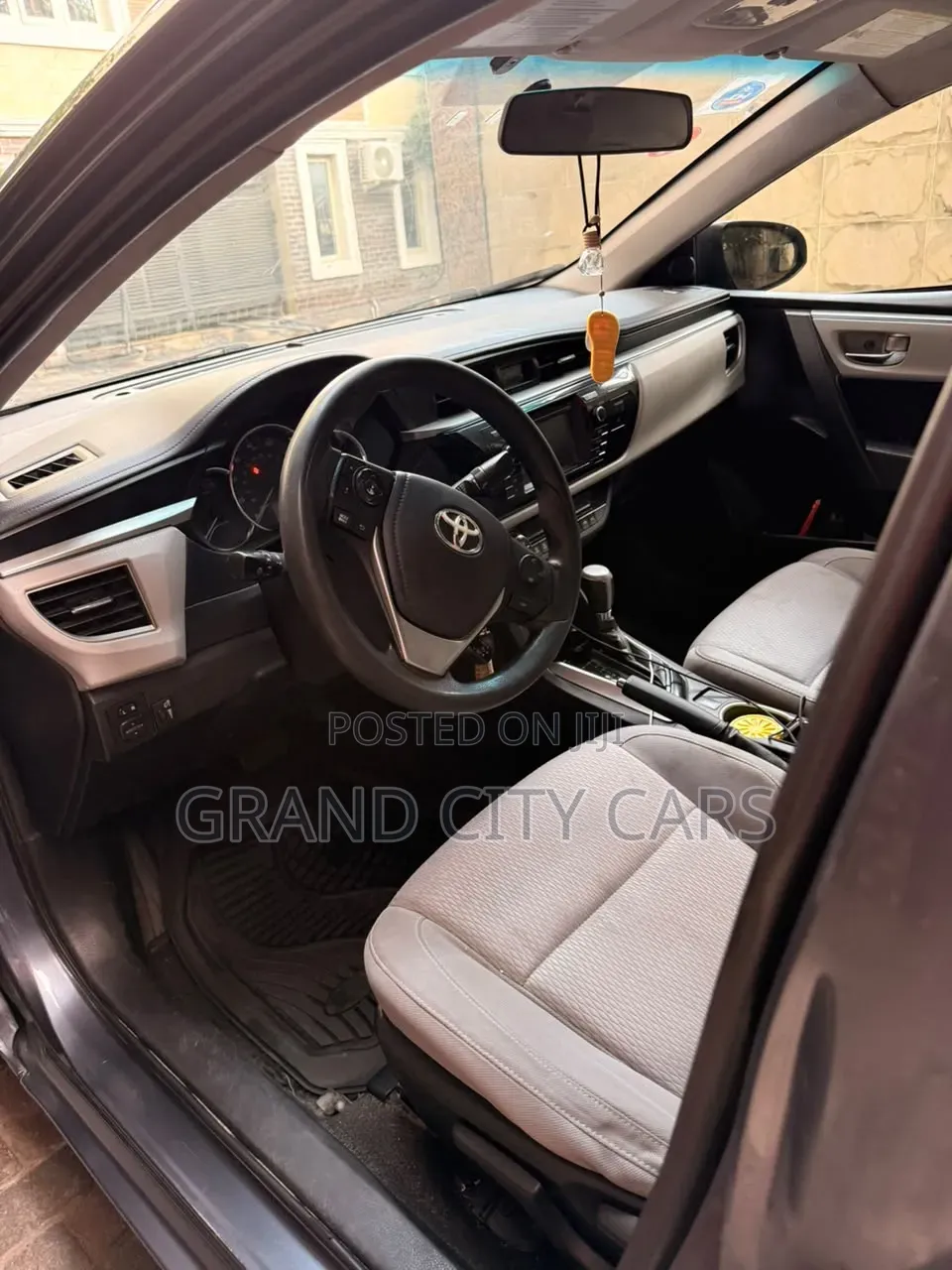 Toyota Corolla LE 4dr Sedan (1.8L 4cyl CVT) 2014 Gray