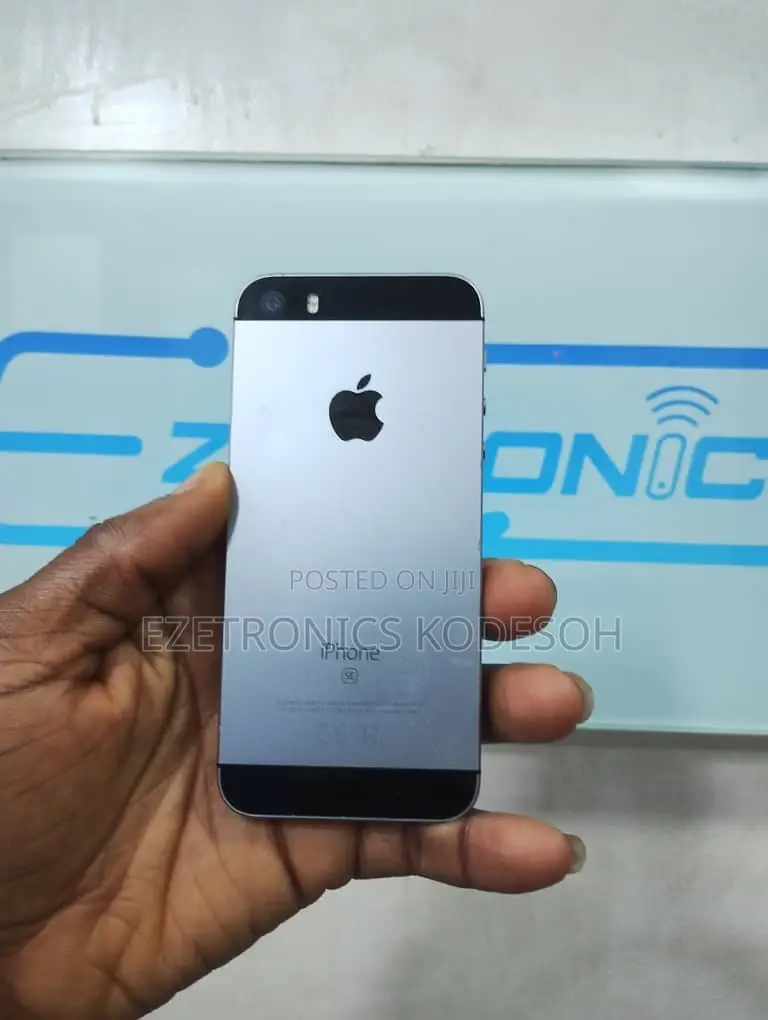 Apple iPhone SE 64 GB Black