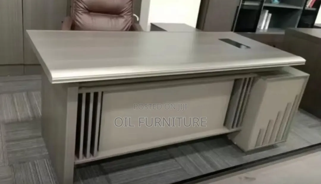 Luxury CEO Executive Office Table, High-Quality Wooden Director Desk