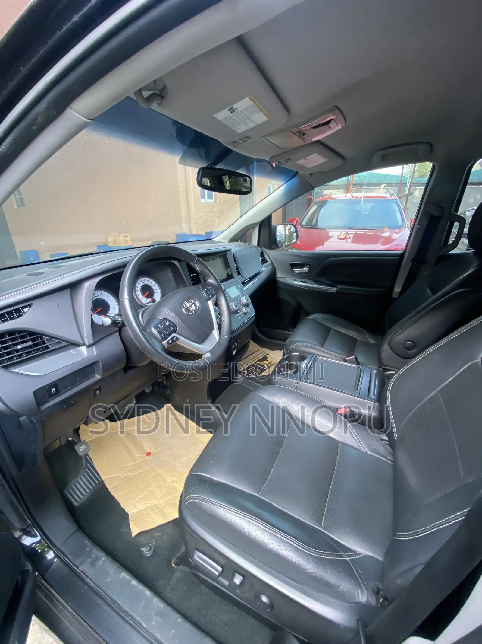 Toyota Sienna SE 8 Passenger (3.5L 6cyl 8A) 2017 Black