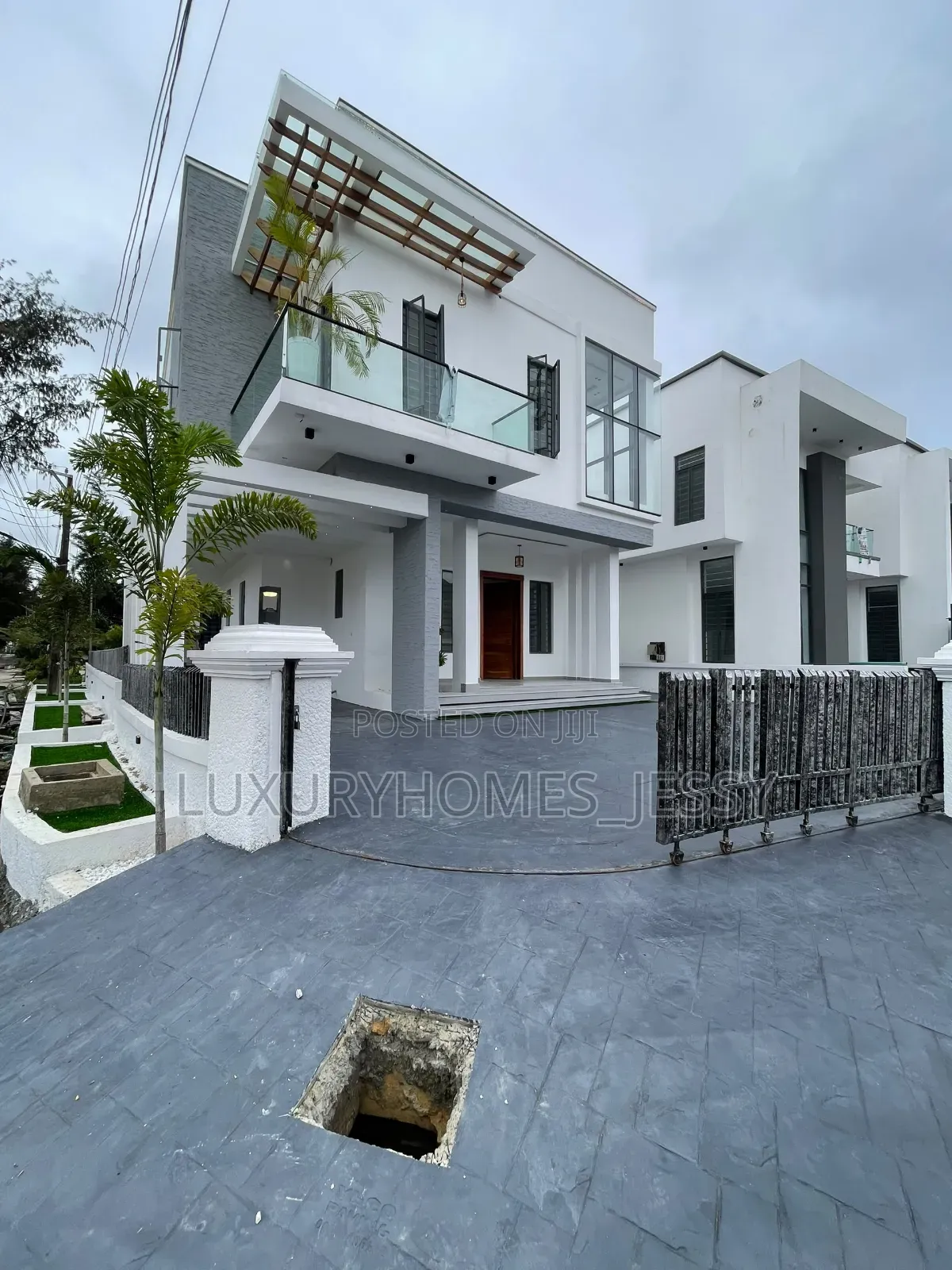 Furnished 5bdrm Duplex in Orchid, Chevron for sale