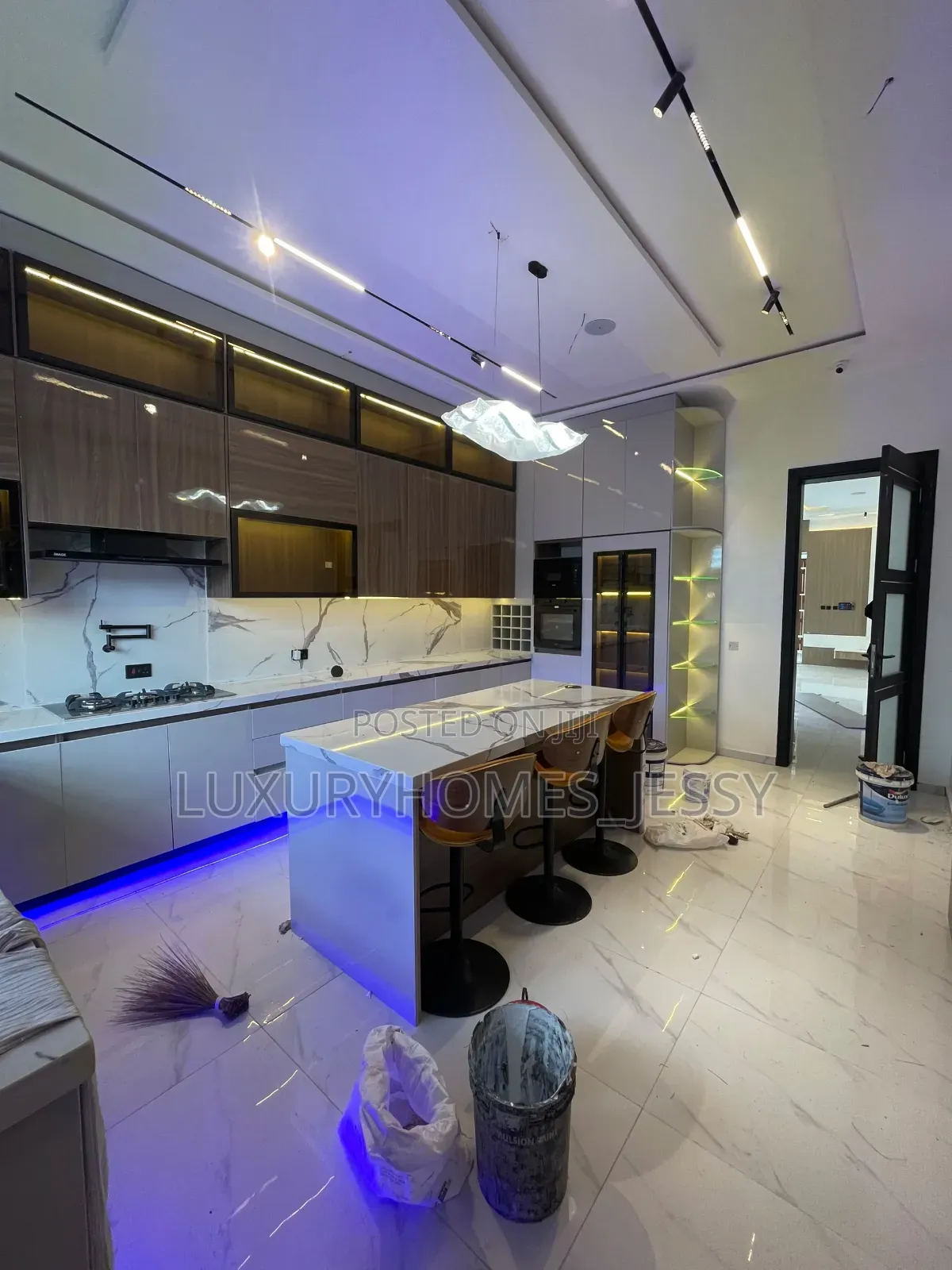 Furnished 5bdrm Duplex in Orchid, Chevron for sale