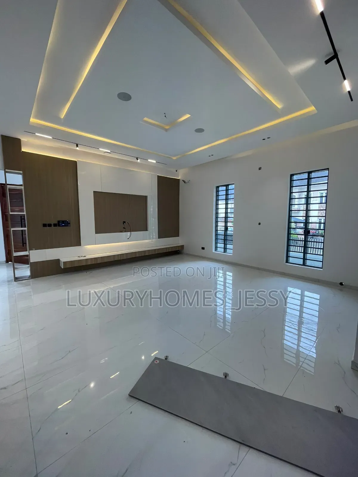 Furnished 5bdrm Duplex in Orchid, Chevron for sale