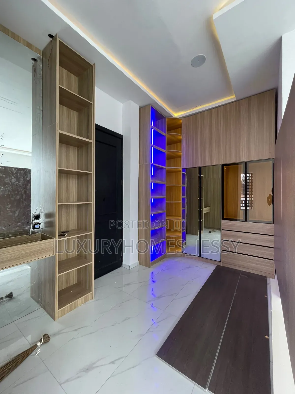 Furnished 5bdrm Duplex in Orchid, Chevron for sale