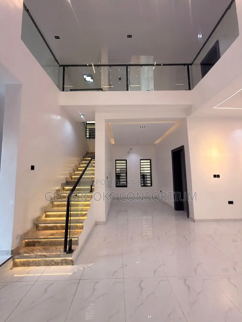 5bdrm Duplex in Carlton Gate Estate, Akobo for sale