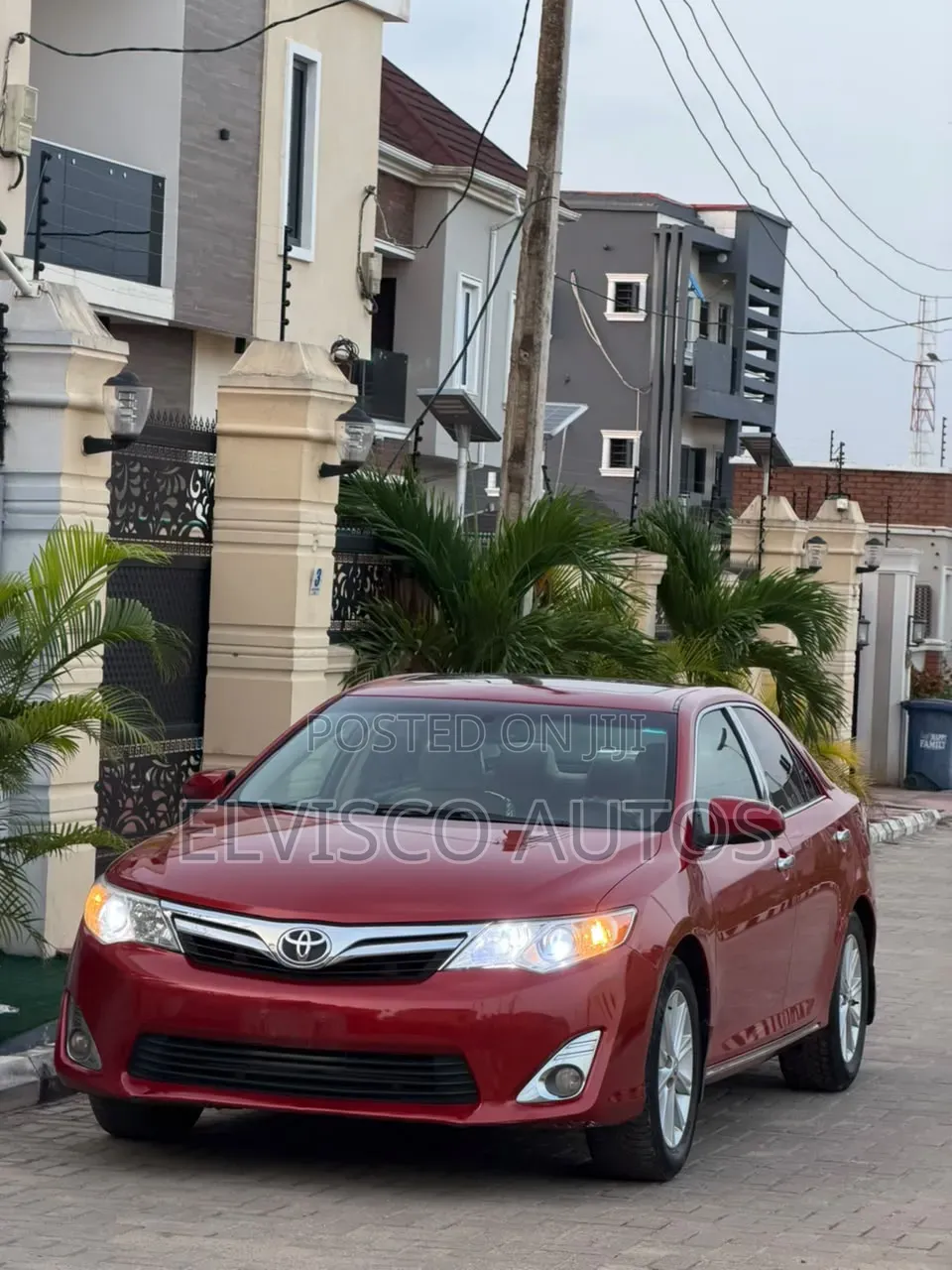 Toyota Camry XLE 4dr Sedan (2.5L 4cyl 6A) 2013 Red