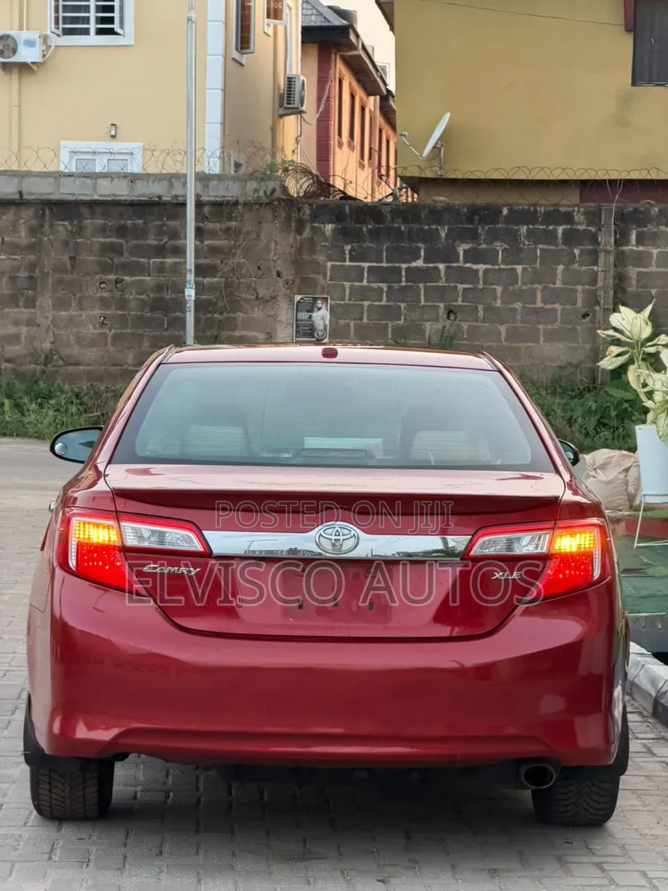 Toyota Camry XLE 4dr Sedan (2.5L 4cyl 6A) 2013 Red