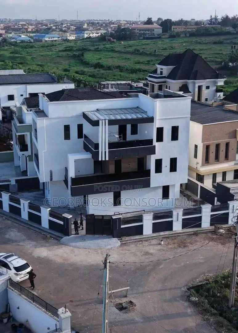 5bdrm Duplex in Carlton Gate Estate, Akobo for sale