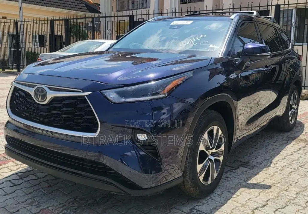 Toyota Highlander XLE AWD 2020 Blue