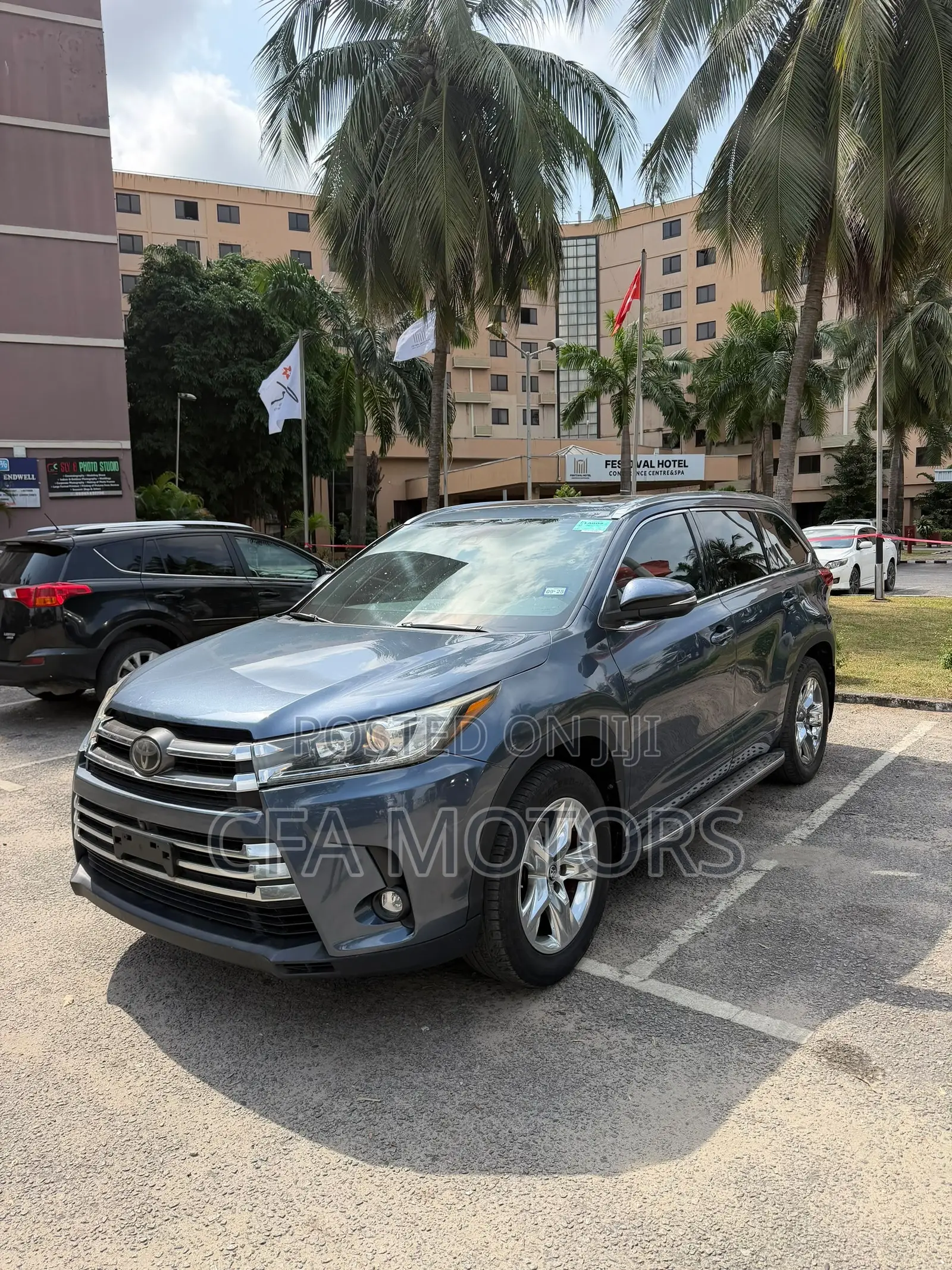 Toyota Highlander Limited Platinum 2019 Blue