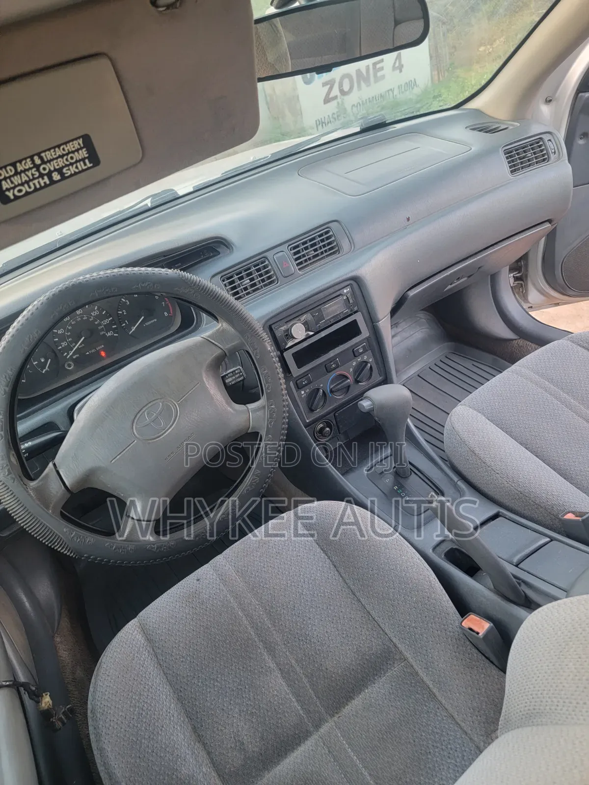 Toyota Camry LE 4dr Sedan (2.4L 4cyl 5M) 2002 Silver