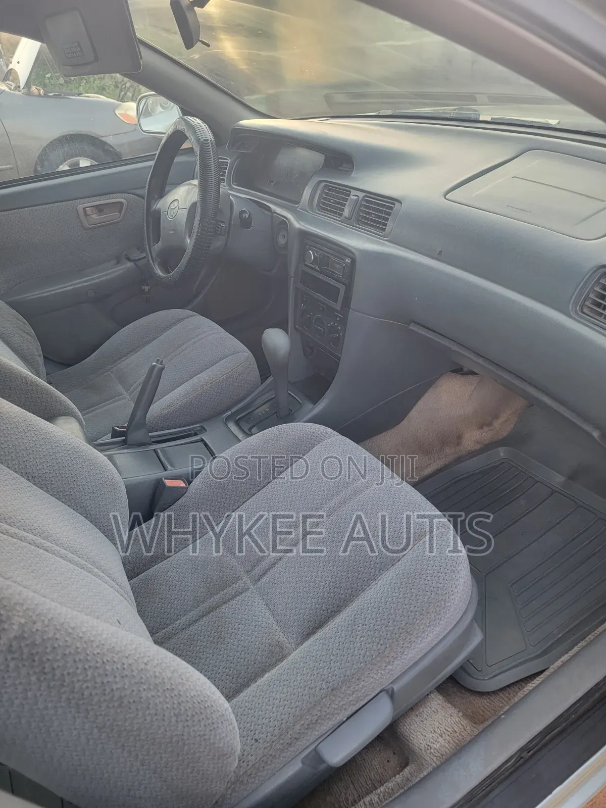 Toyota Camry LE 4dr Sedan (2.4L 4cyl 5M) 2002 Silver
