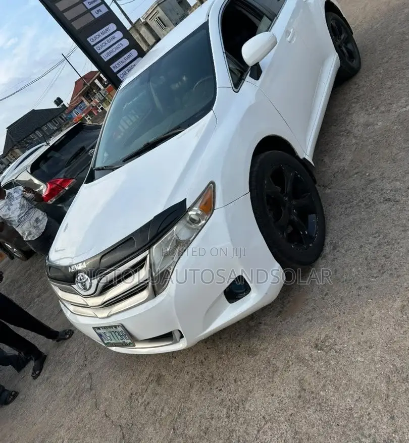Toyota Venza 2010 Silver