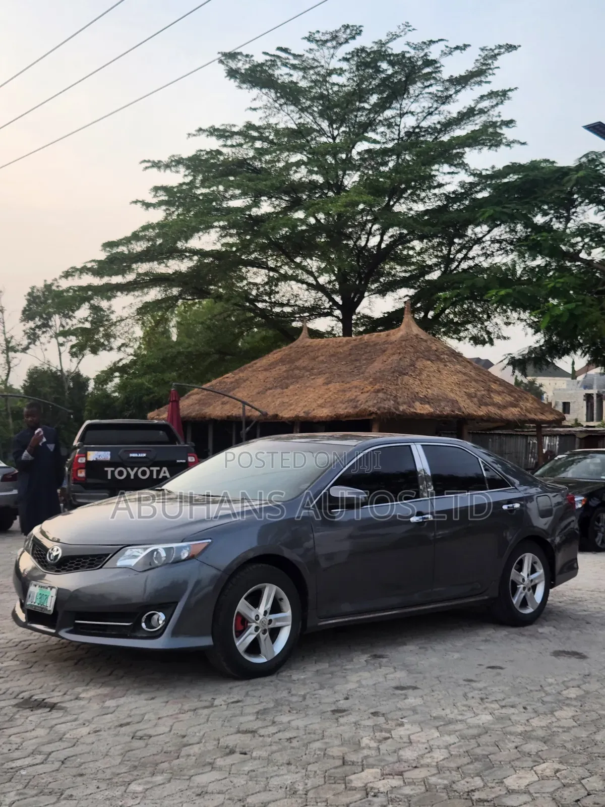 Toyota Camry XLE 4dr Sedan (2.5L 4cyl 6A) 2012 Gray