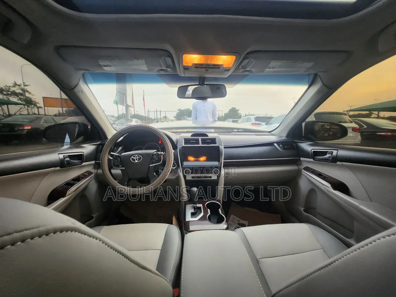 Toyota Camry XLE 4dr Sedan (2.5L 4cyl 6A) 2012 Gray