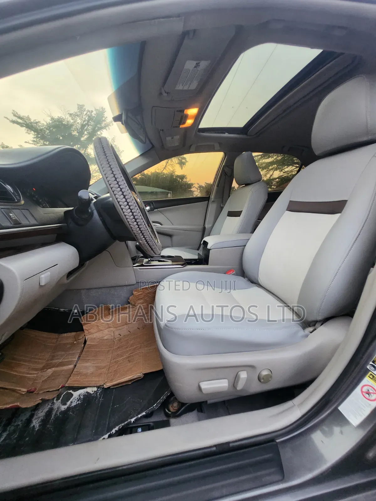 Toyota Camry XLE 4dr Sedan (2.5L 4cyl 6A) 2012 Gray