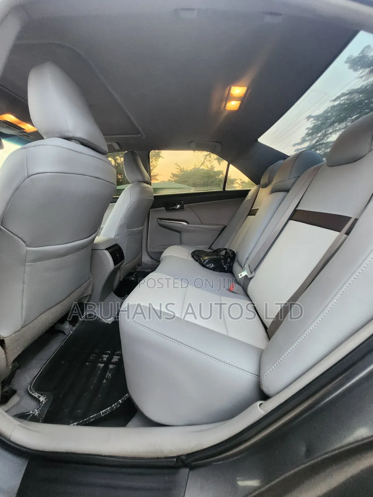 Toyota Camry XLE 4dr Sedan (2.5L 4cyl 6A) 2012 Gray