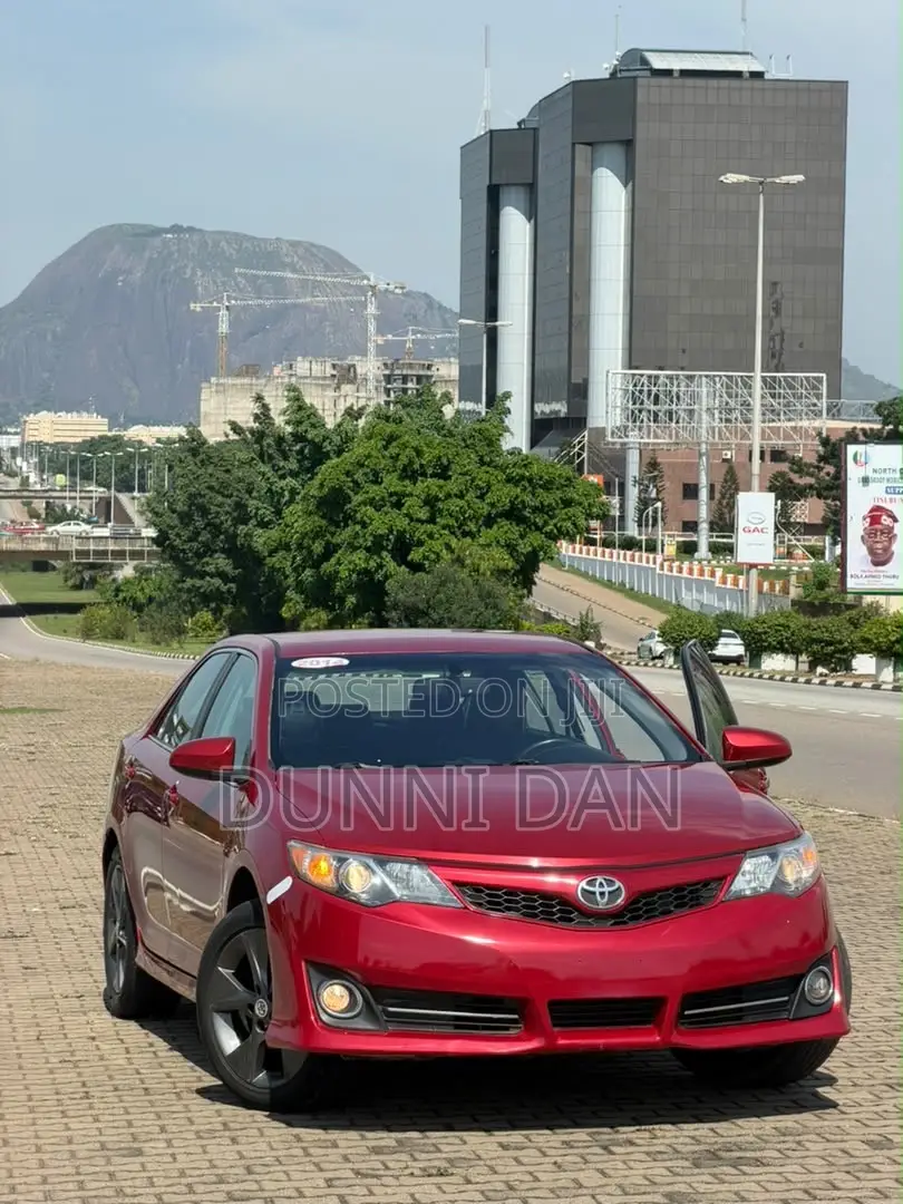 Toyota Camry SE 4dr Sedan (2.5L 4cyl 6A) 2013 Red