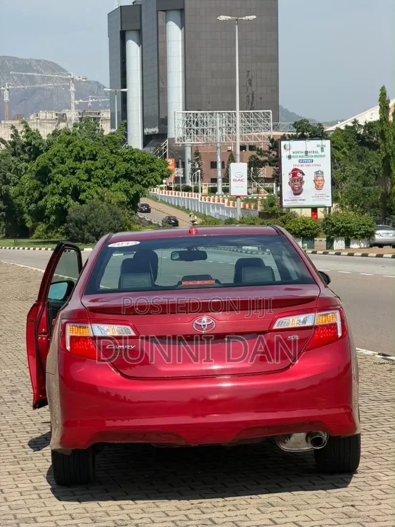Toyota Camry SE 4dr Sedan (2.5L 4cyl 6A) 2013 Red