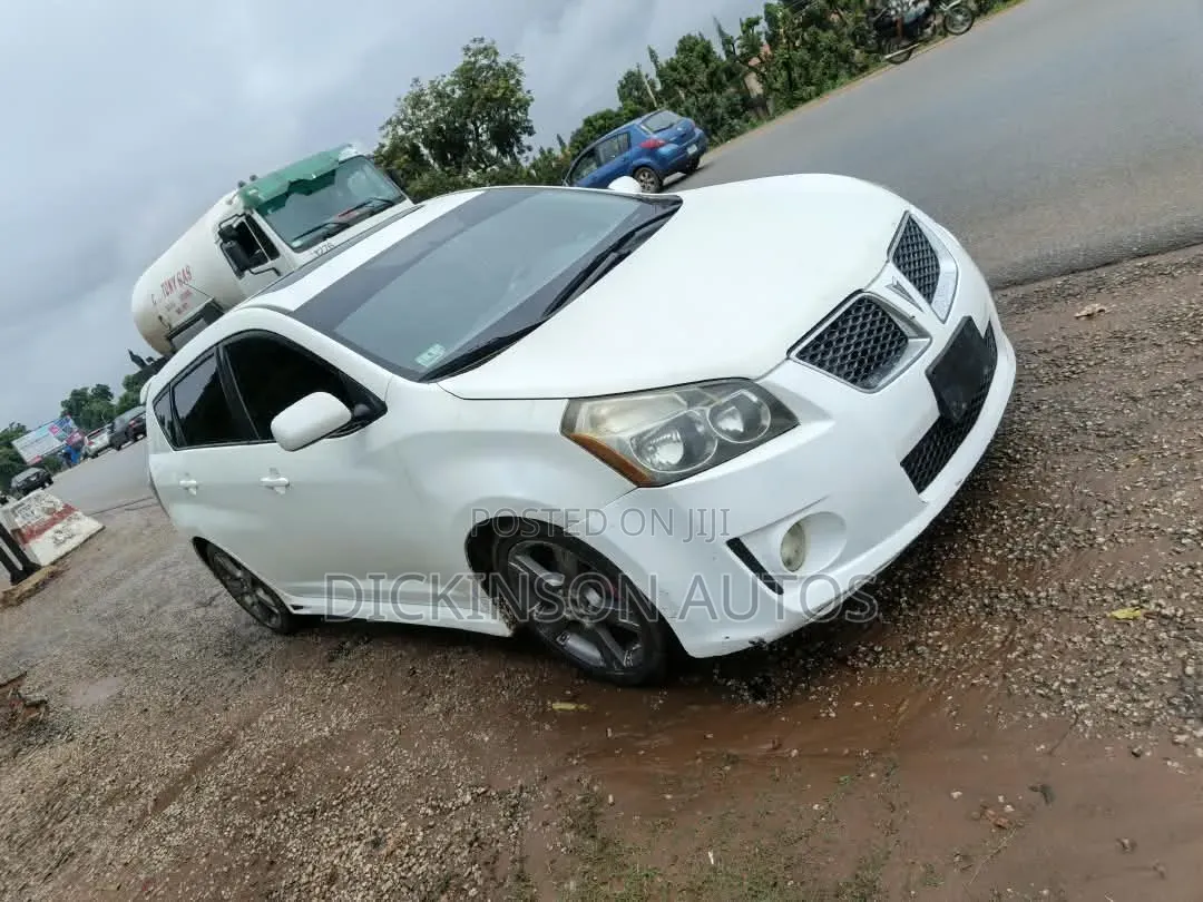 Pontiac Vibe 2010 White