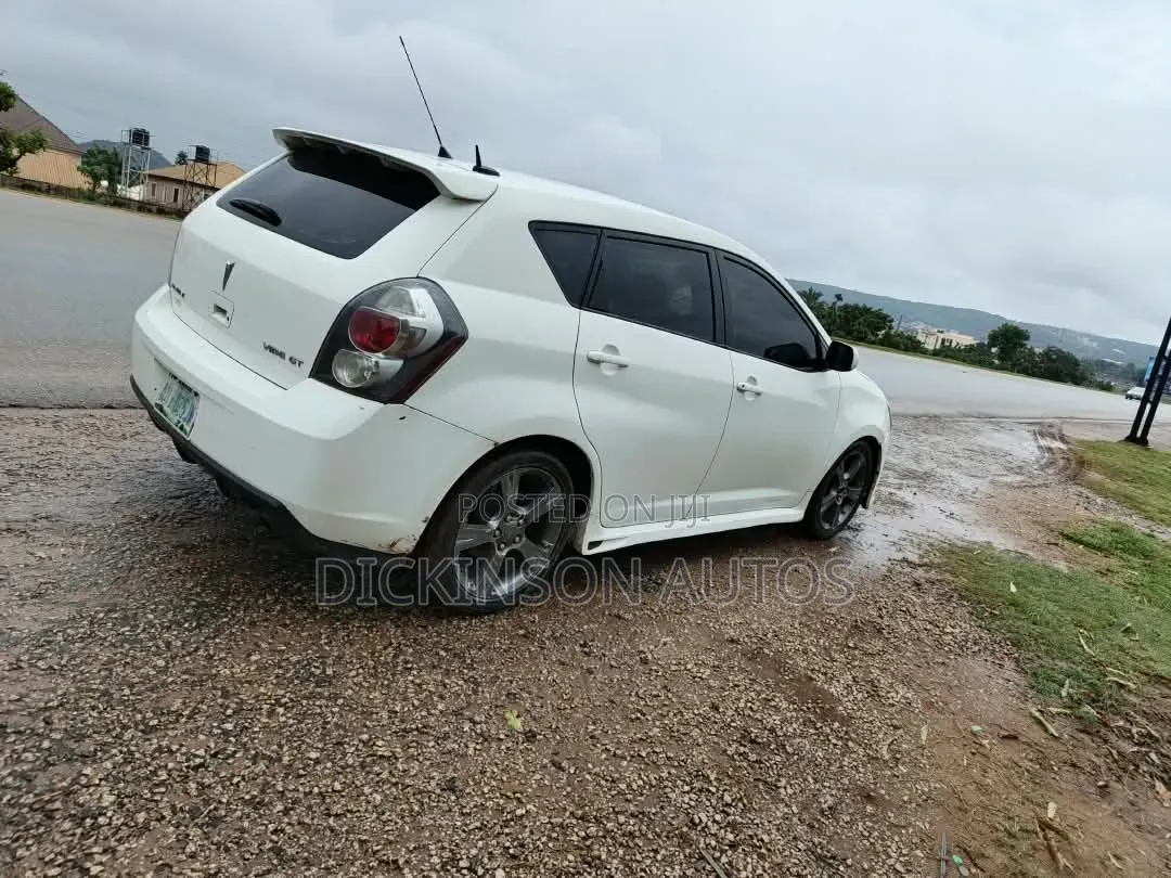 Pontiac Vibe 2010 White