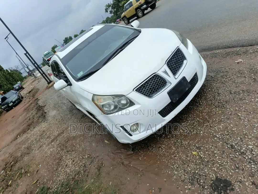 Pontiac Vibe 2010 White