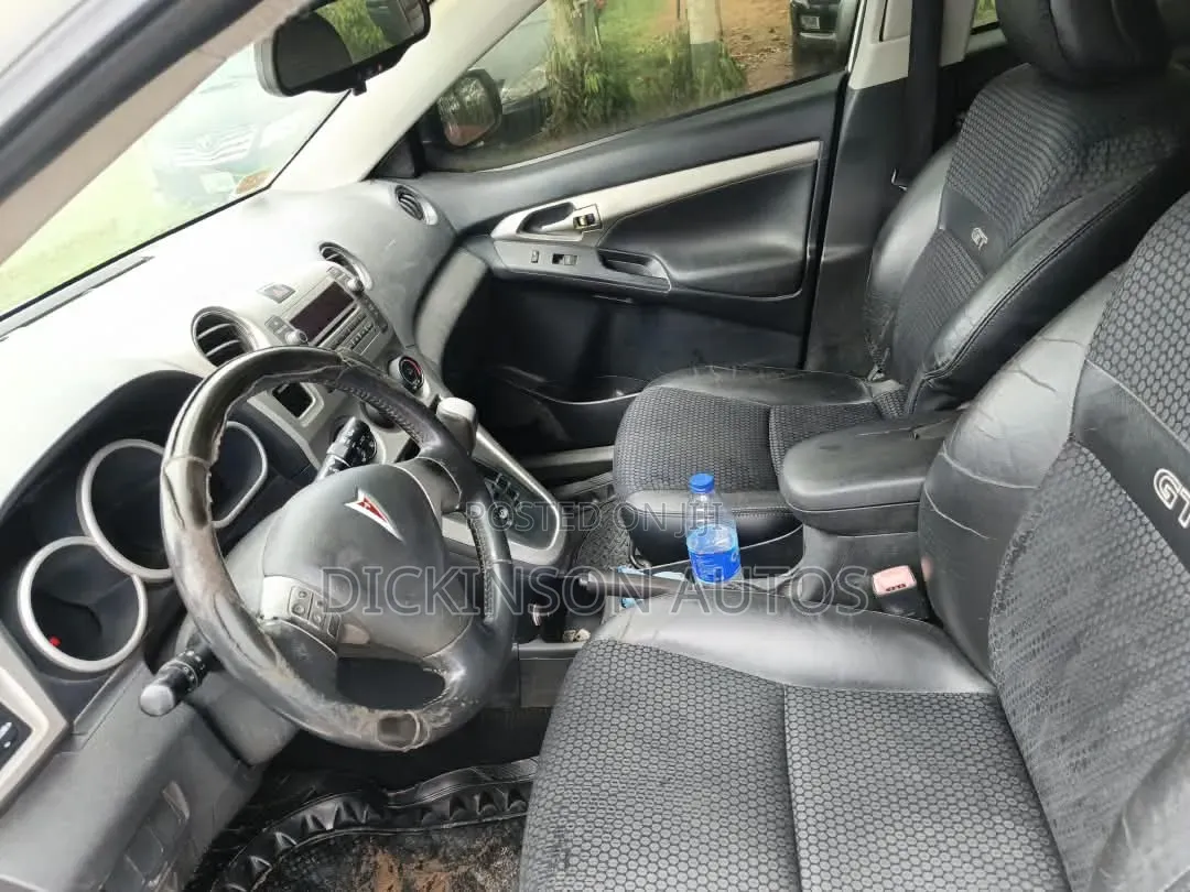 Pontiac Vibe 2010 White