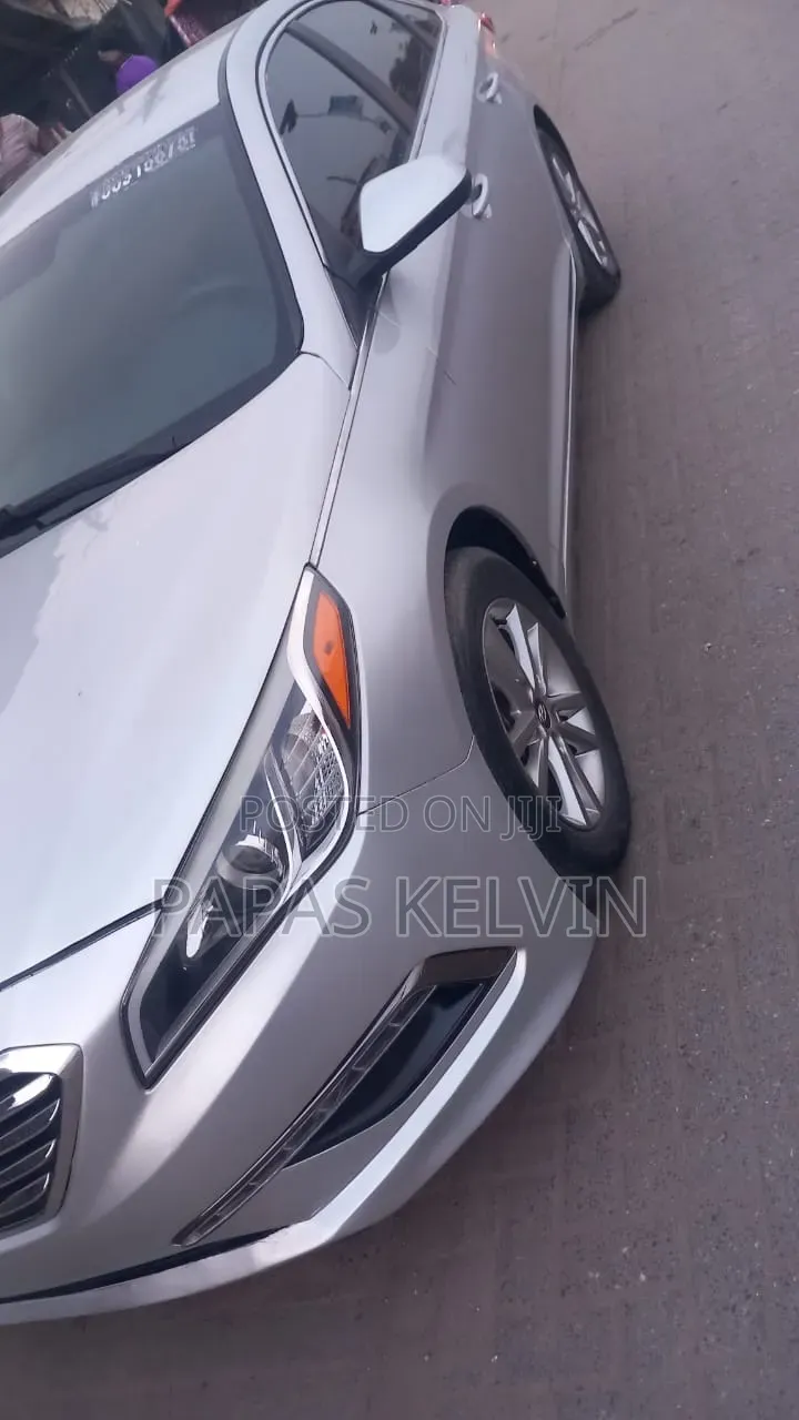 Hyundai Sonata Base Sedan FWD (2.4L 4cyl 6A) 2017 Silver