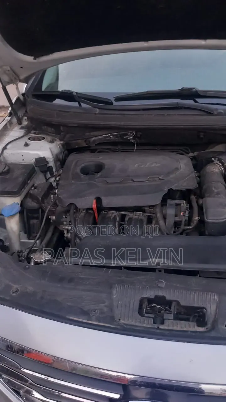 Hyundai Sonata Base Sedan FWD (2.4L 4cyl 6A) 2017 Silver