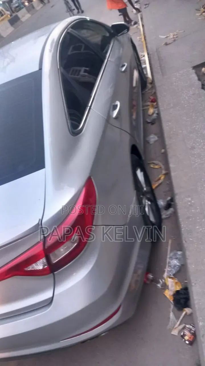 Hyundai Sonata Base Sedan FWD (2.4L 4cyl 6A) 2017 Silver