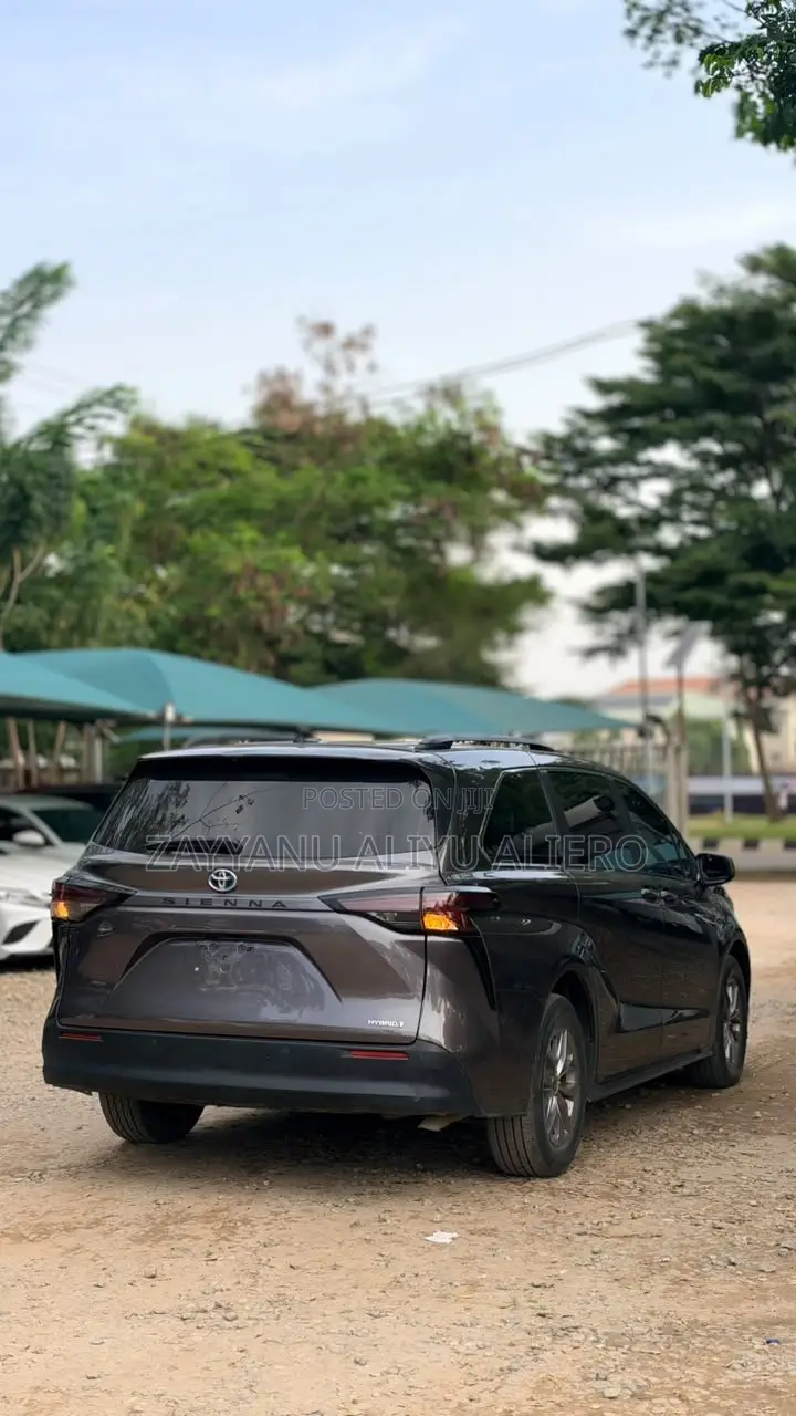 Toyota Sienna 2023 Gray