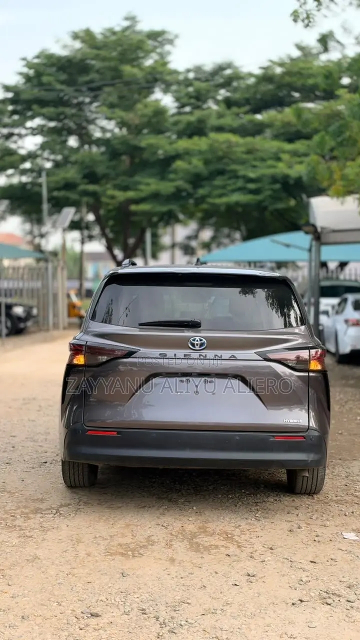 Toyota Sienna 2023 Gray